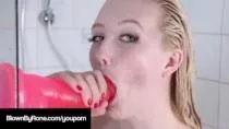 المرأة يستمني مع هذه اللعبة السميكة