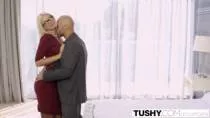 يريد الحصول على كامل ديك في مؤخرته