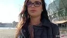 امرأة سمراء جميلة تحتاج الجنس في العضو التناسلي النسوي لها
