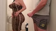 يحصل صاحب الديك عندما يرى الحمار كبيرة جدا