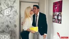 الأفلام الإباحية العطاء مع المحامين شقراء في المكتب
