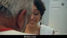 ميريلا من فالسيا تمارس الجنس مع رجل لديه رغبة كبيرة في ممارسة الجنس وقضيب مشعر