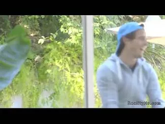 امرأة شقراء ناضجة تريد أن ترى قضيبك كم هو كبير